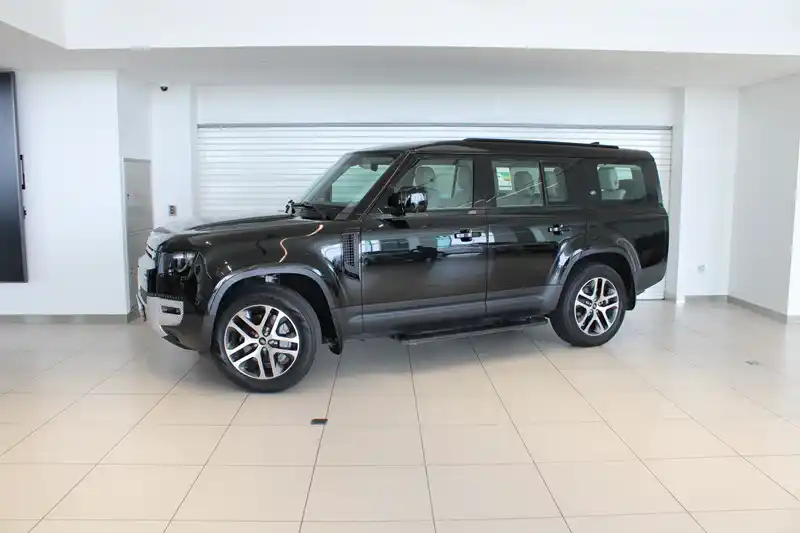  Land Rover Defender 130 3.0 i6 SE 400P 